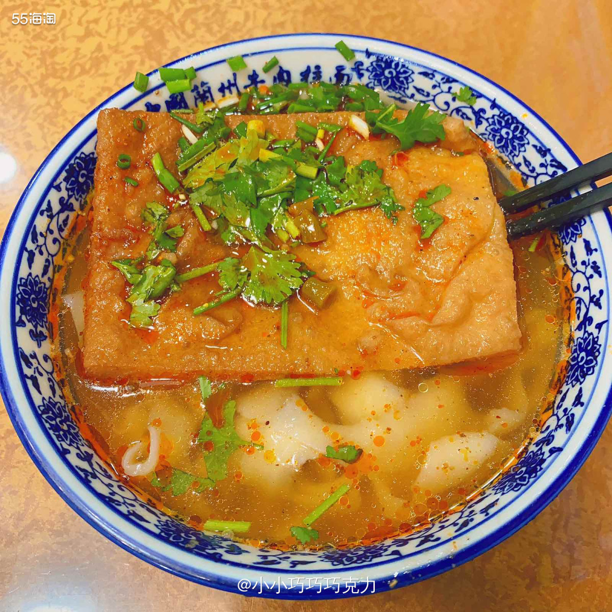 今天早上下雨啦天气比较凉快，所以今天过早可以慢慢悠悠去吃一碗