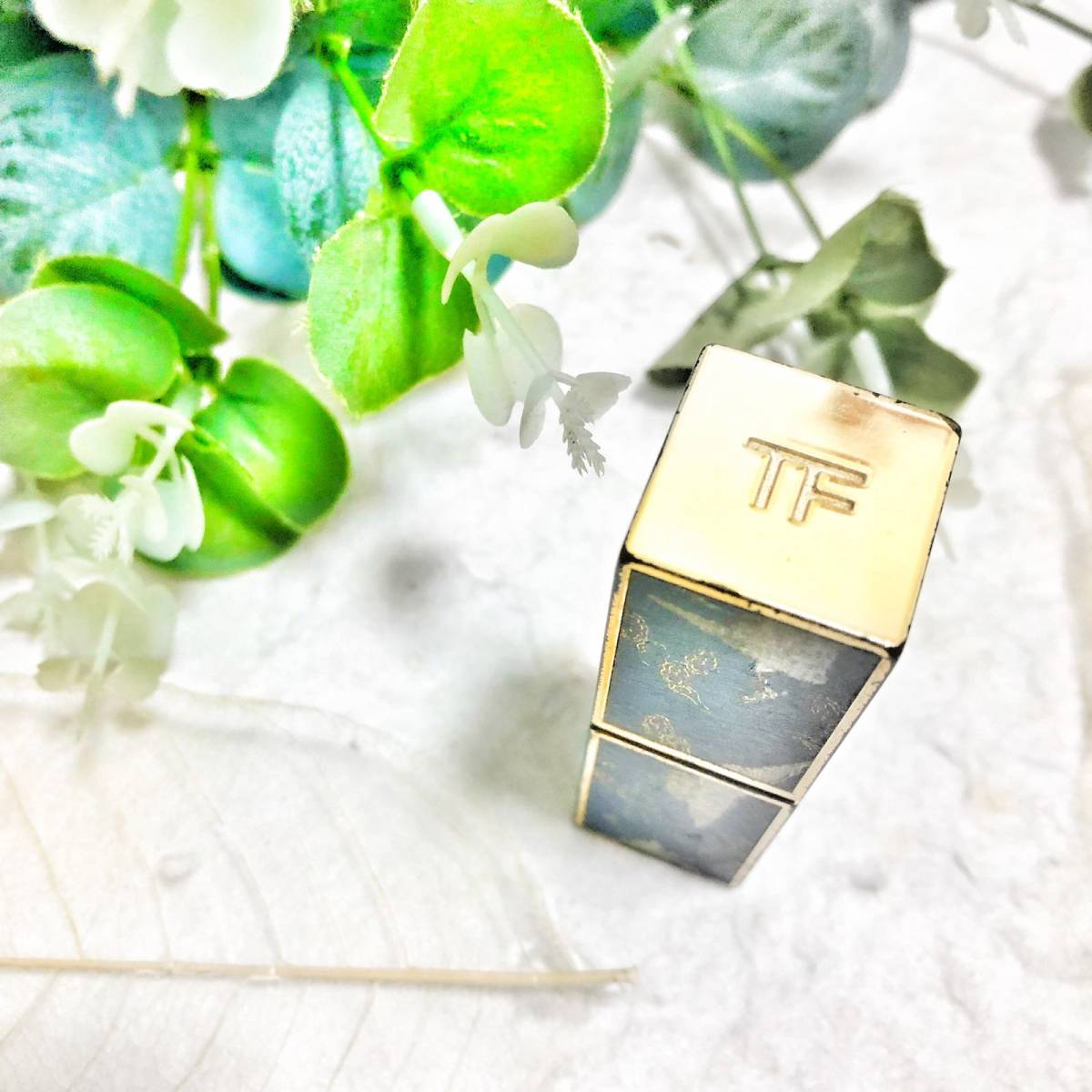 第一支用到空管的💄就是TOM FORD这只16号色番茄红了