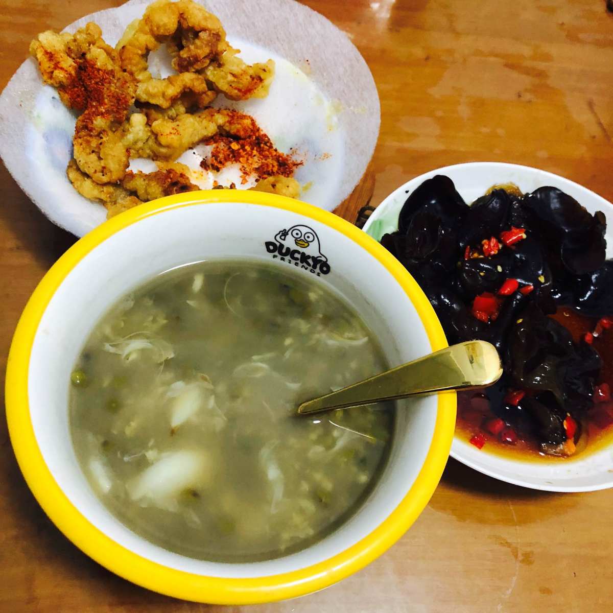 今天晚餐简单点绿豆百合汤，最近高温很热就适合喝点清火的食物，