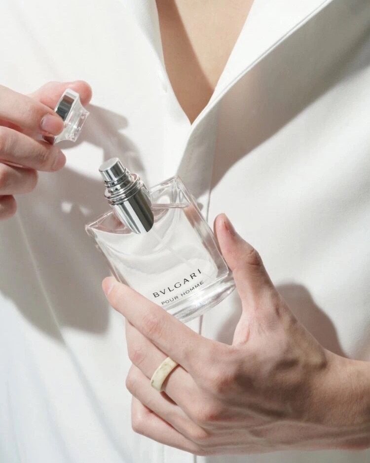 一到夏天很火的香水必须有宝格丽家的这款当家花旦大吉岭茶，传说