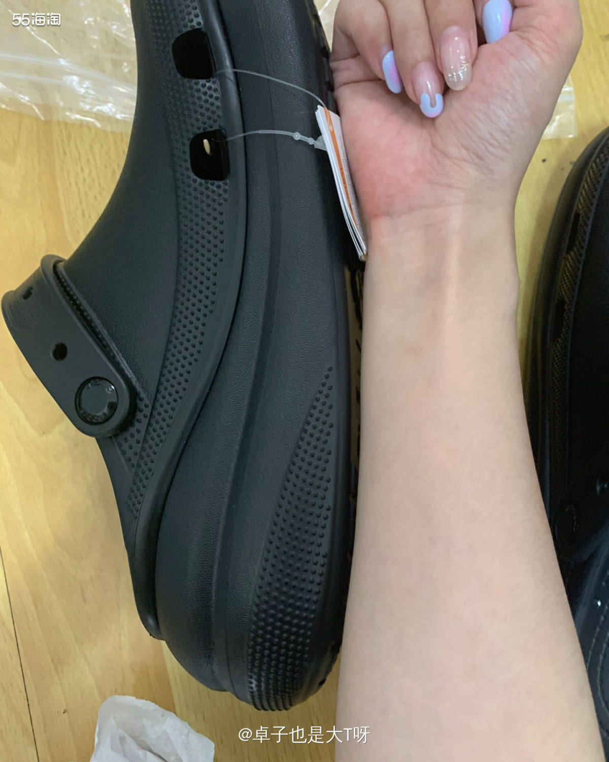 开箱产品:Crocs泡芙m7码 重量：1.0kg 转运：4P