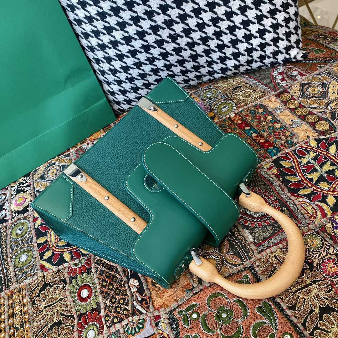 Goyard Saigon手提包女生的包柜怎么能少得了一款绝