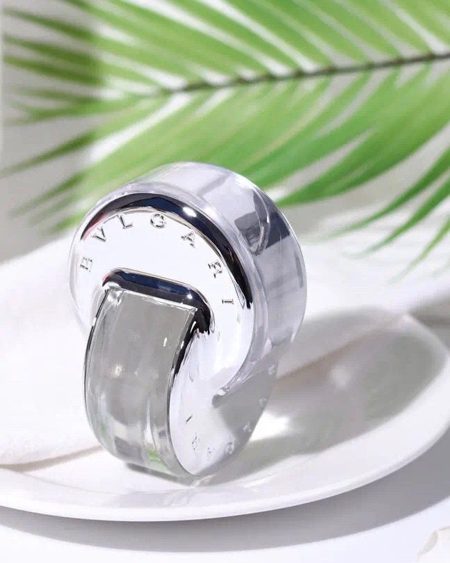 宝格丽也是很多姐妹喜欢的香水品牌，之前分享的大吉岭白茶茶香冷