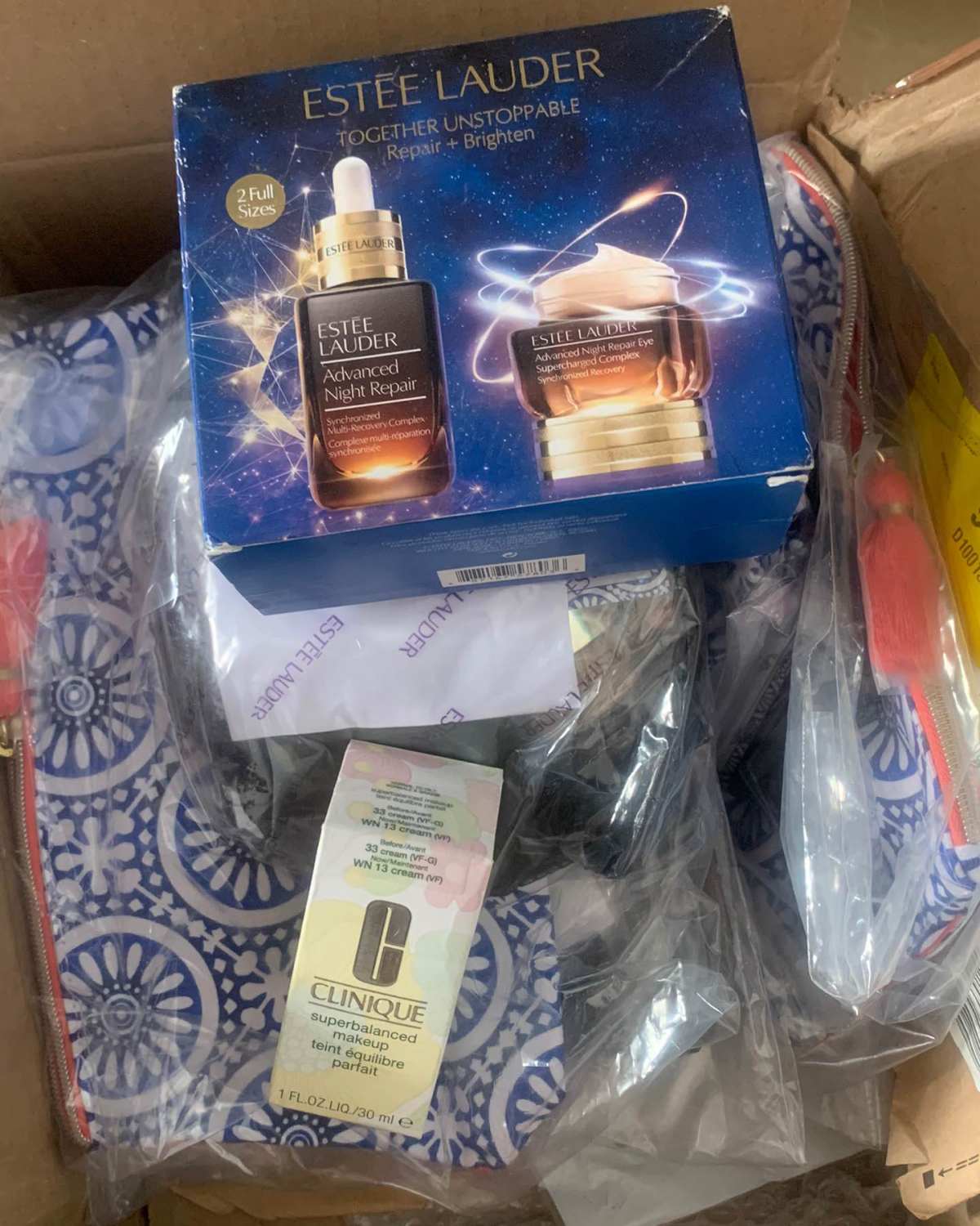 开箱雅诗兰黛的包裹，这是在Nordstrom官网买的，都是之