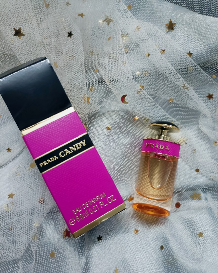 今年的香水品牌里面我印象比较深的就是prada了，出了好几个