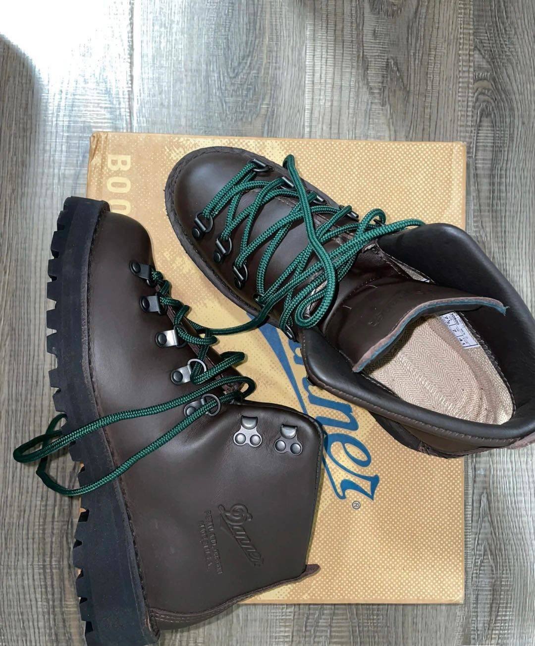 从一个始祖鸟大神那里了解到了ssense、selfridge