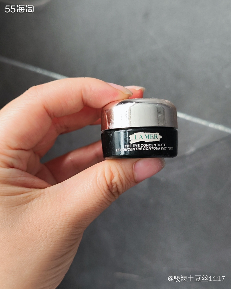 本人油性皮肤，说实话油性皮肤可能不是很合适他家的，但是秉着不