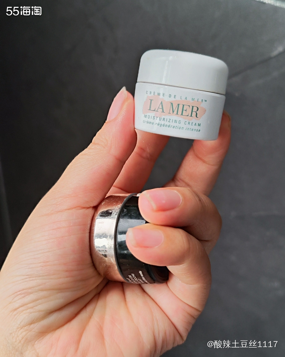 本人油性皮肤，说实话油性皮肤可能不是很合适他家的，但是秉着不