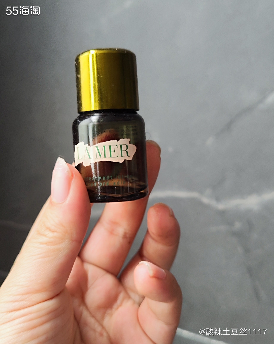 本人油性皮肤，说实话油性皮肤可能不是很合适他家的，但是秉着不