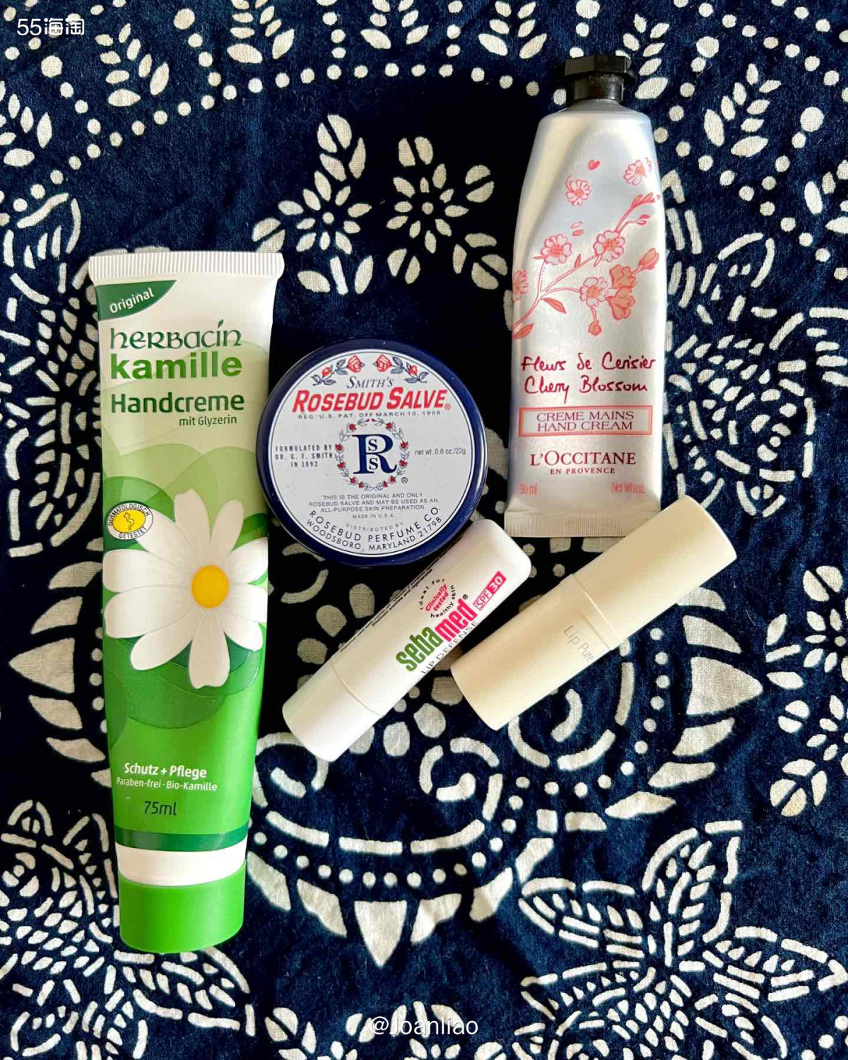 所有的洗护产品我最费的应该算是护手霜和润唇膏了，一个容易有手