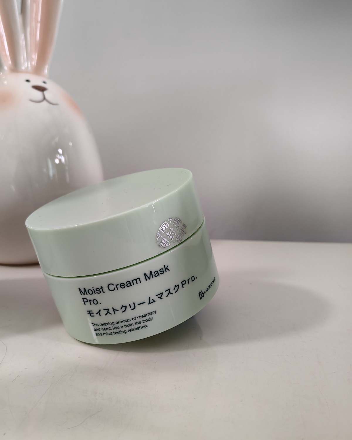 先自报家门：干敏皮+痘肌（最花钱最惨的肤质没错了😭） 被种