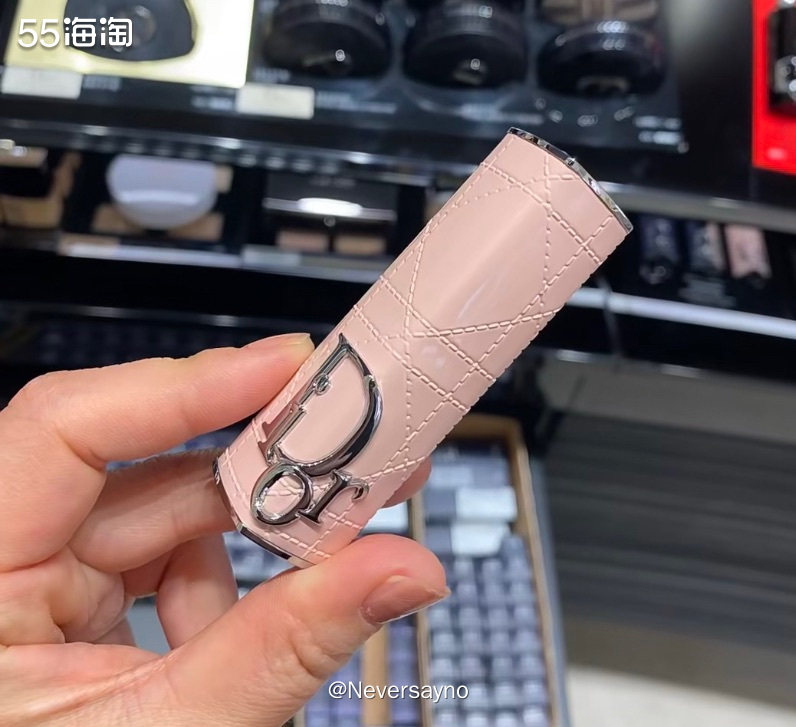 🩷入手颜值超高的dior粉色唇膏壳，是属于少女的颜色呀  