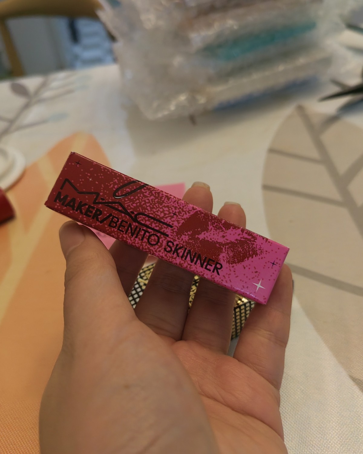 海淘mac官网～ 色号大家可以自己百度一下哦～ 联名款nip