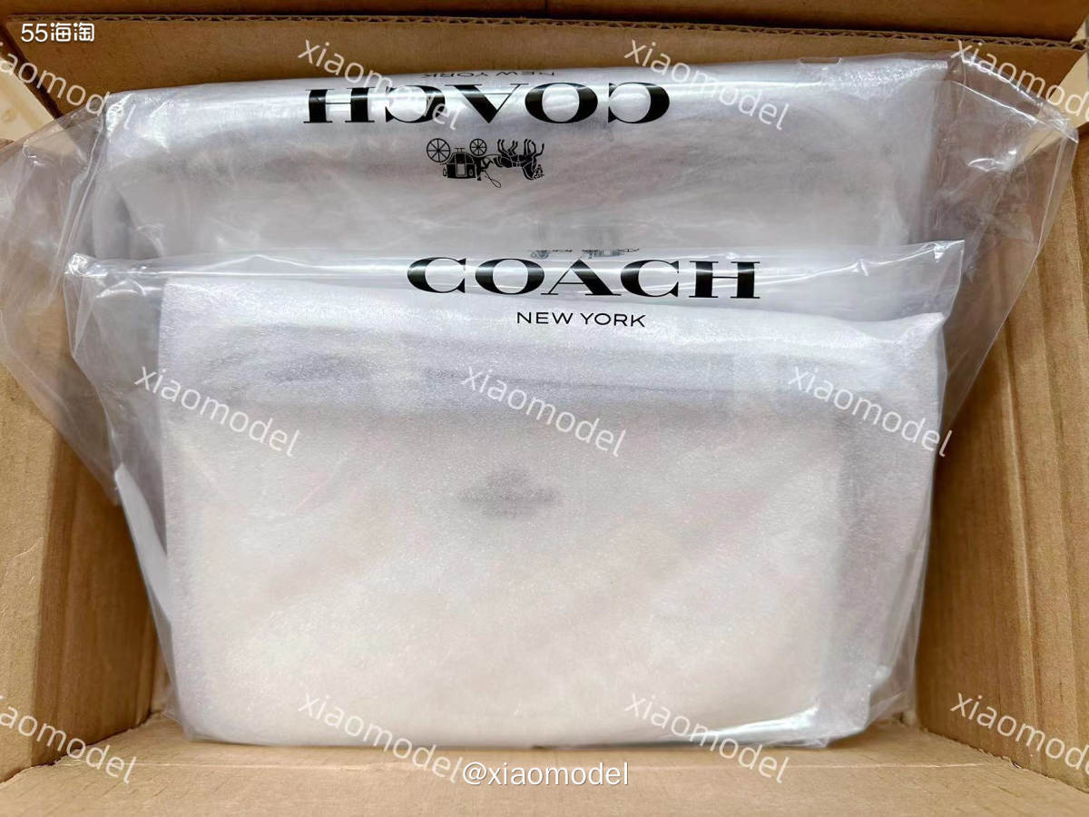 😀冰川白麻将包是coach奥莱上月初新上的款式，适合夏天的