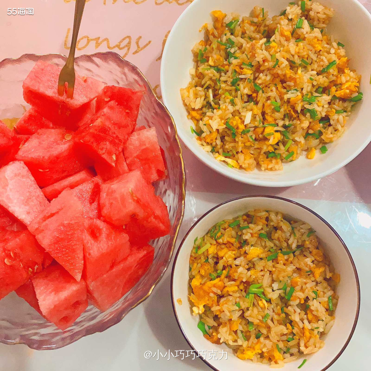 来补上昨天的晚餐啦，很简单的蛋炒饭，但是也很好吃，我家先生说