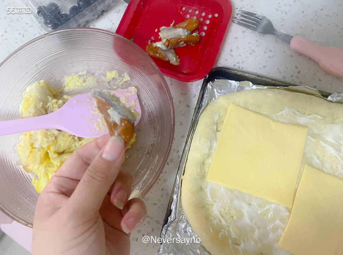 🥖抽空做了双拼披萨和坚果欧包，早餐解决  ▪️昨天本来想出