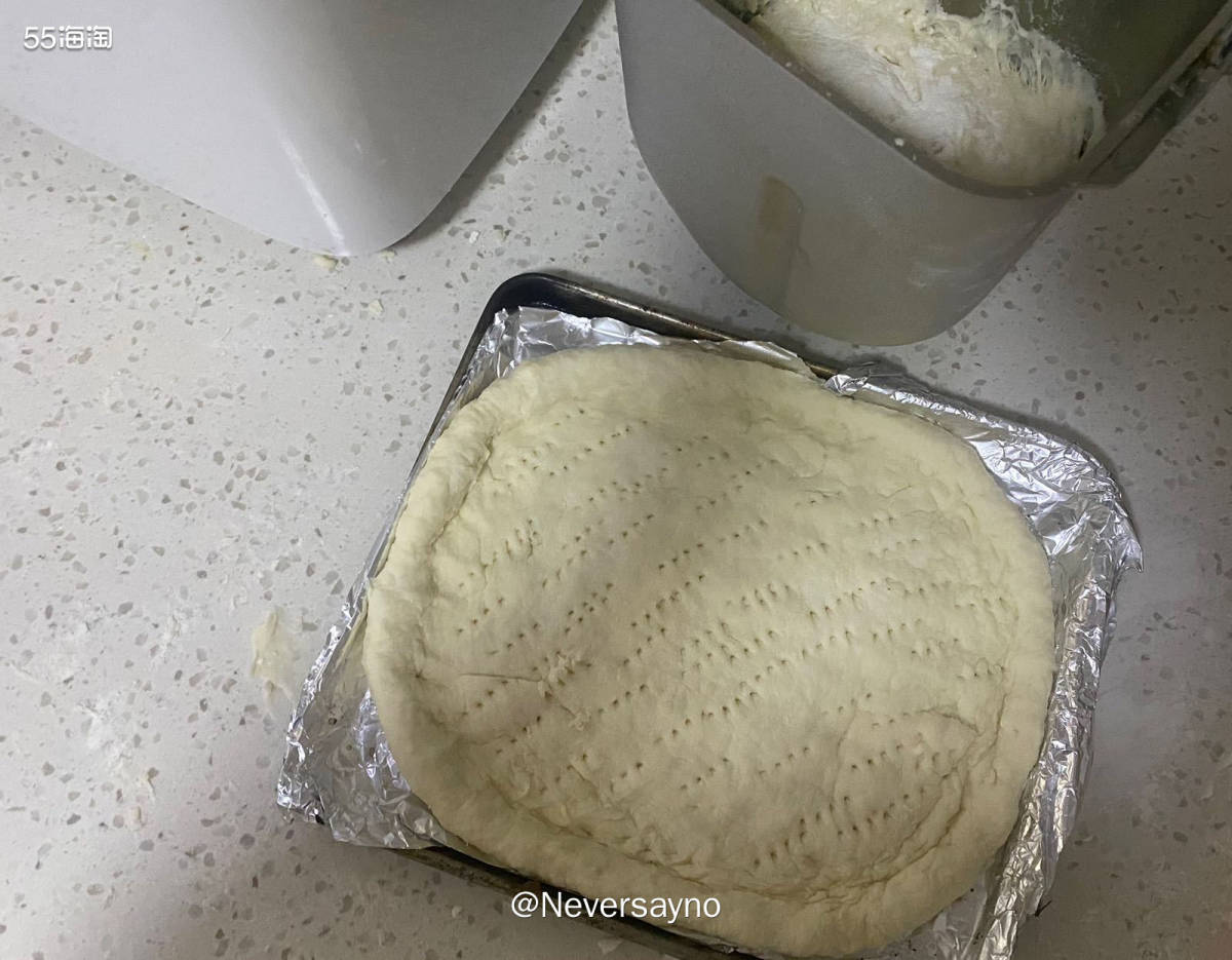 🥖抽空做了双拼披萨和坚果欧包，早餐解决  ▪️昨天本来想出