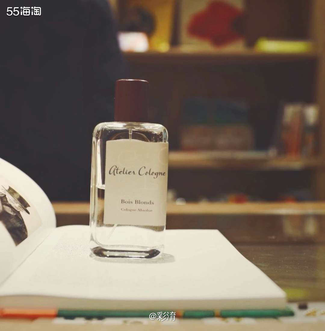 香调：木质东方调 前调：橙花油 粉红胡椒 中调：橙花 焚香 