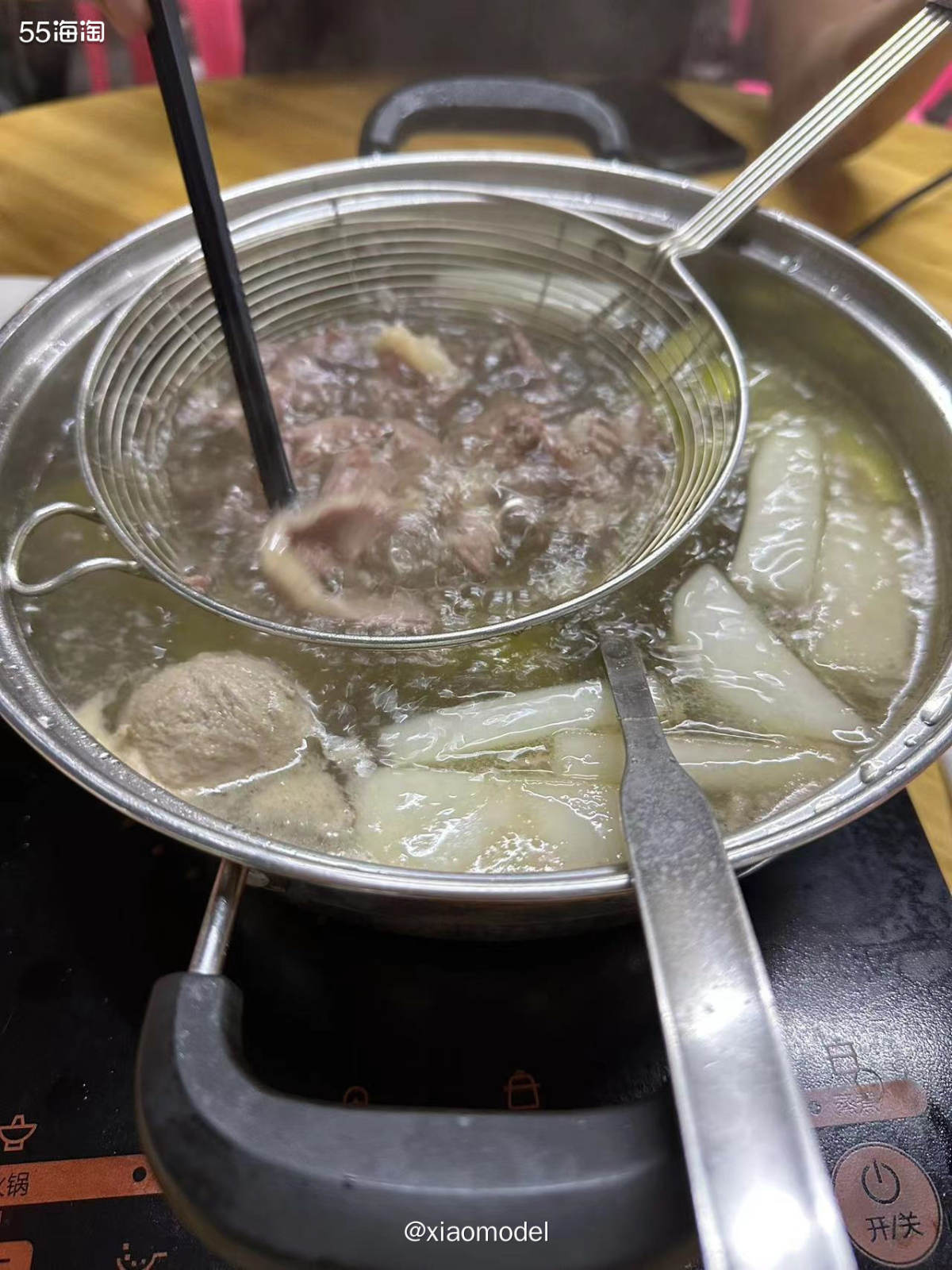 😀每当去一个地方，都要去吃当地的特色美食。如果有当地人带领