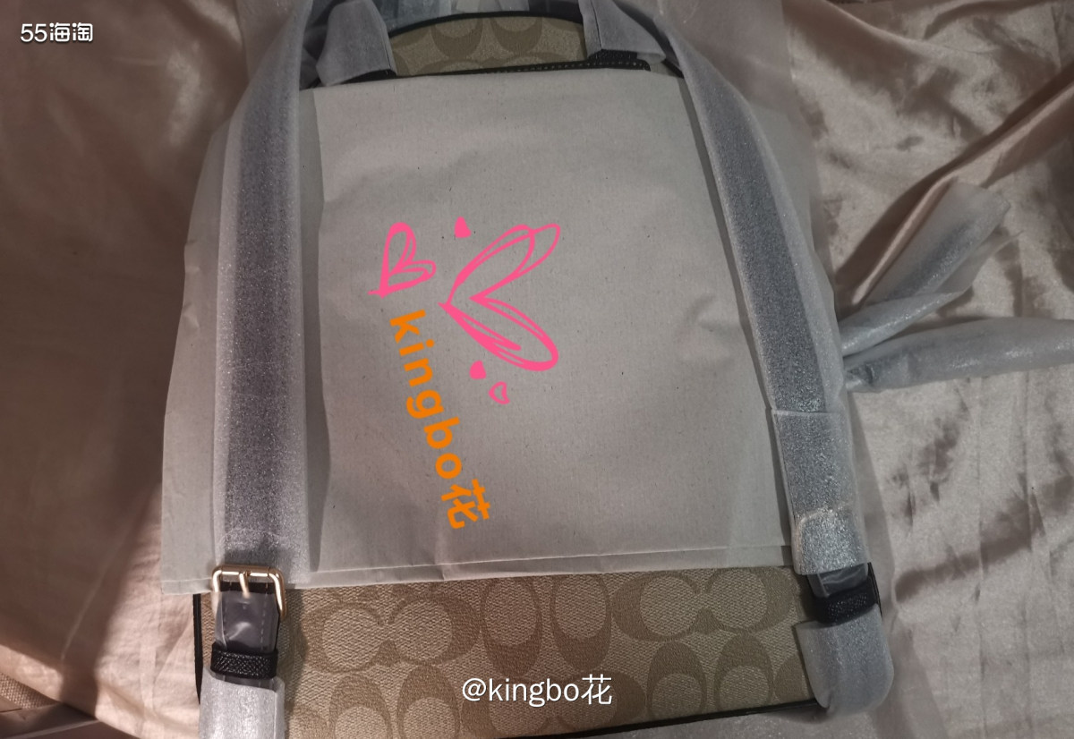 蔻驰卡其色背包又到啦，容量乐观颜值在线！  之前买过一次这个