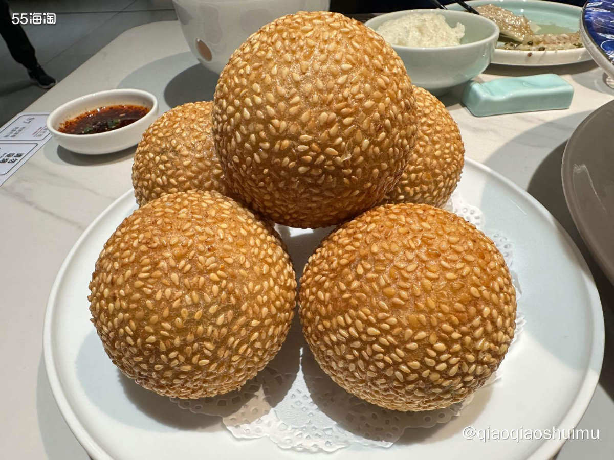 今天北京溜溜下了一天雨，早餐午餐都自己做的，晚上实在很想吃外
