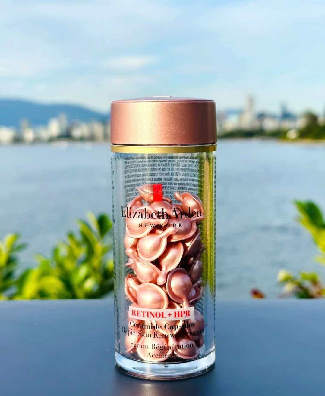 相信用过雅顿粉胶的姐妹都知道，它有A醇需要避光！虽然0.3%