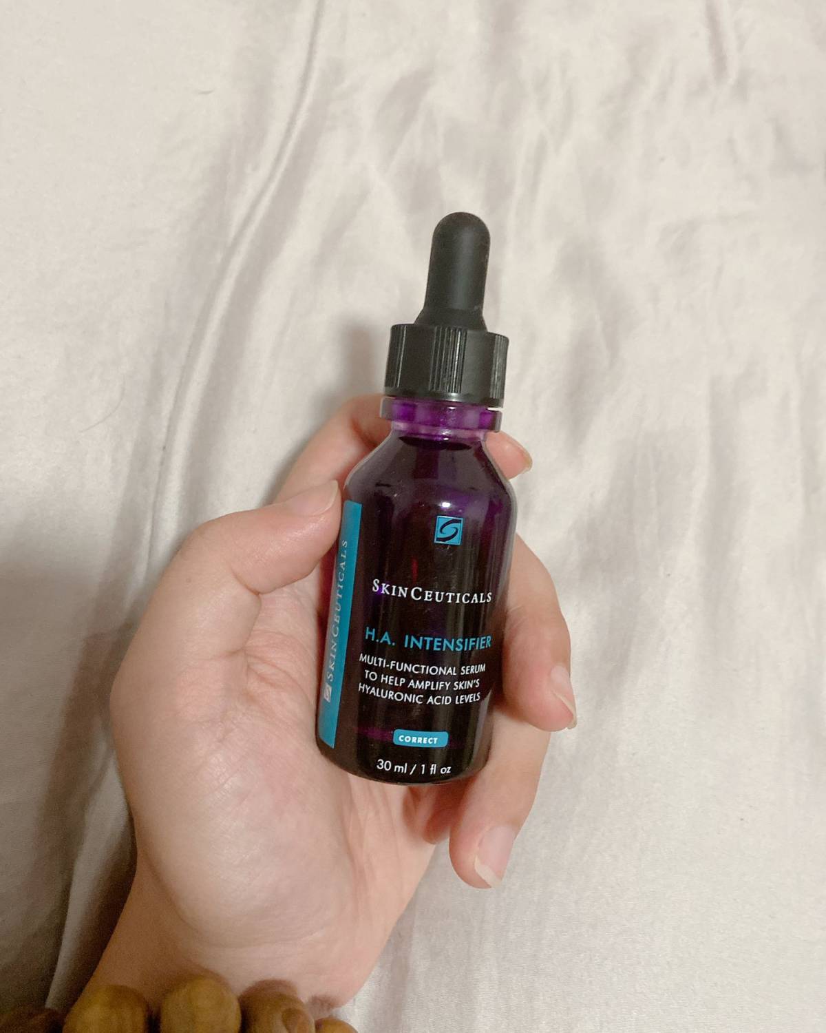 分享一款自用的抗老精华，第一次用空瓶的精华👇 修丽可的紫米