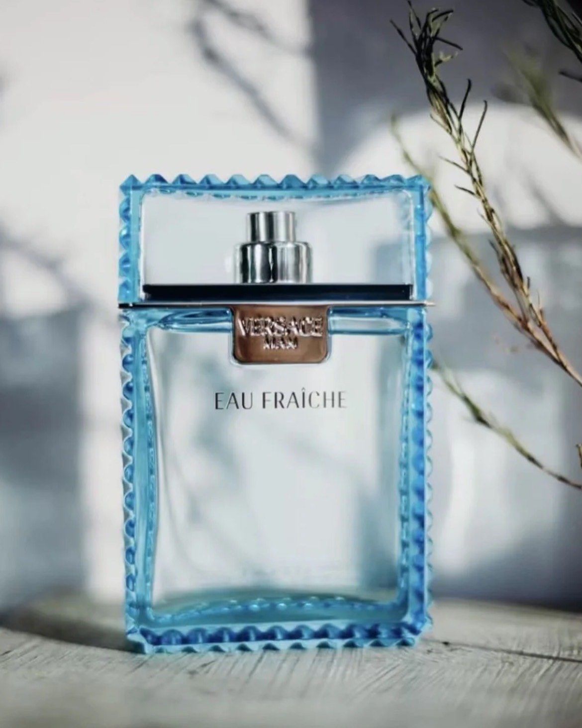 需要送男性朋友不知道送什么的，可以看一看香水。 范思哲云淡风