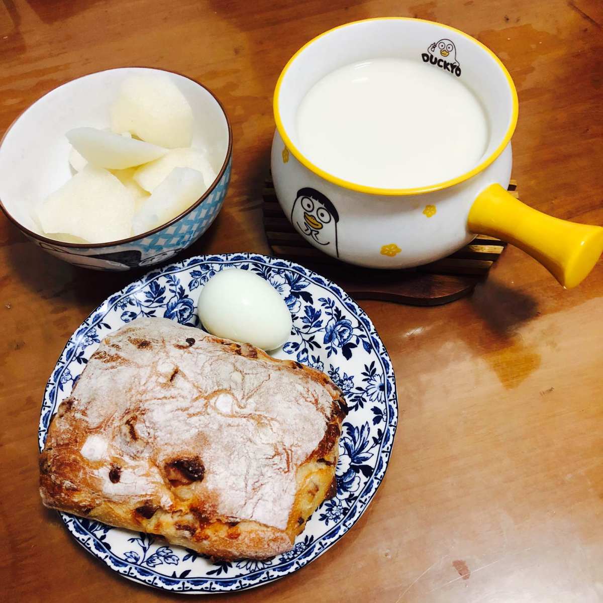 之前买的预售三个园丁欧包各种味道还不错，早上解冻的新品鹰嘴豆