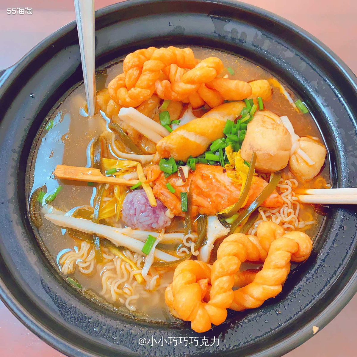 今天中午食堂的肉菜真的没一个我爱吃的，就和同事约着去外面吃，