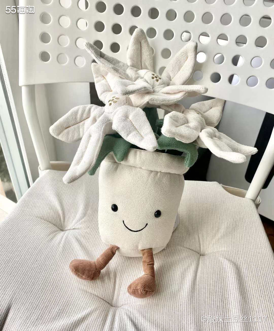 这个之前买过红色，这次买的白色，区别是这个花花有闪闪的金粉，