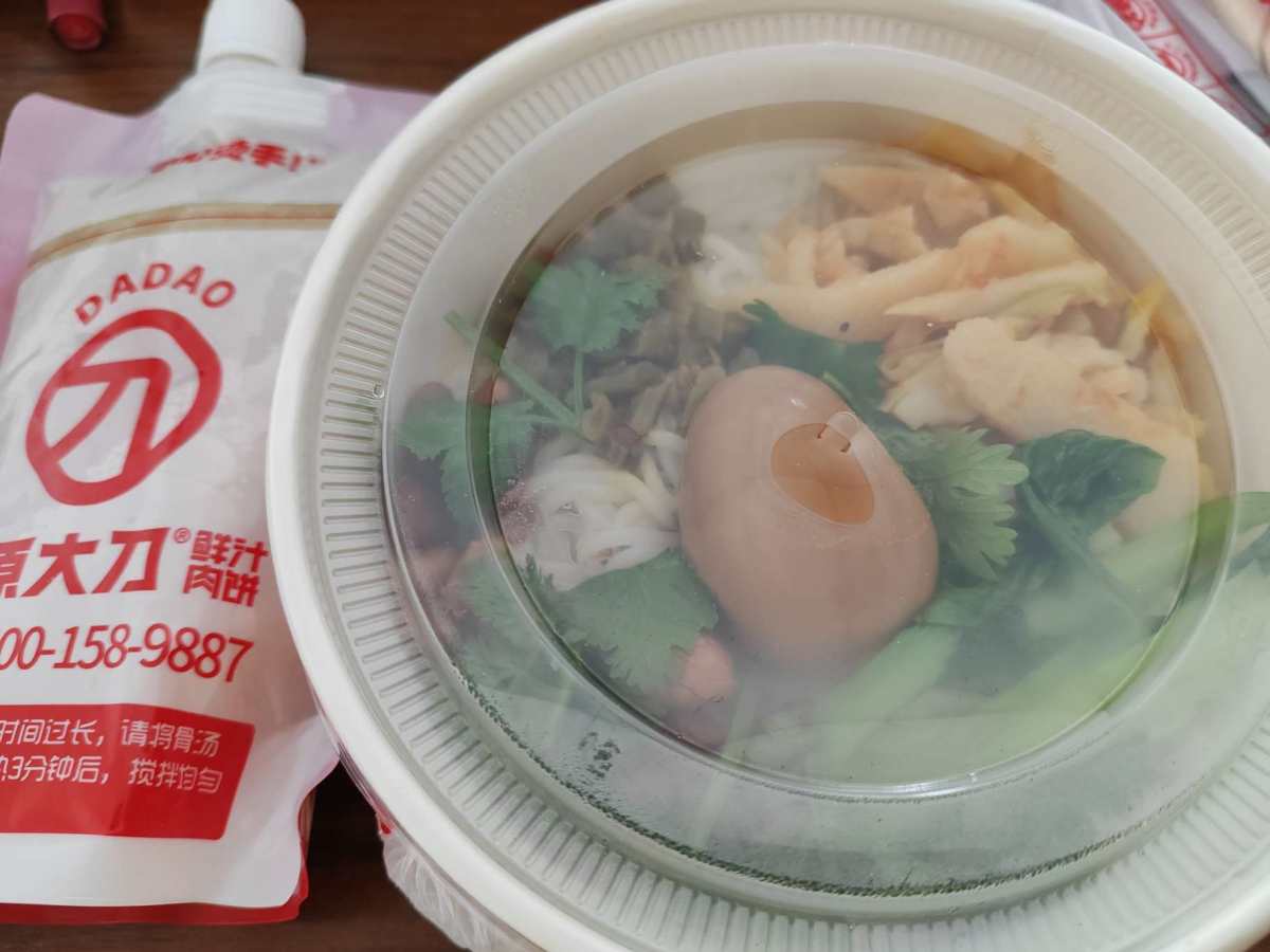 一直都只点中原大刀凉皮家的酸辣粉，这次就尝试了一下他们家的骨