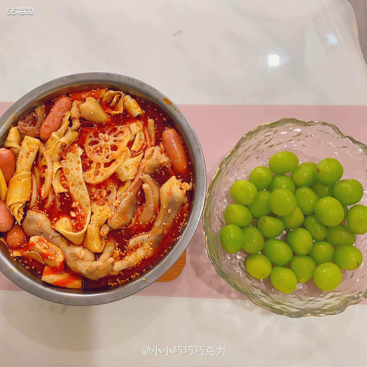 昨天晚上安排了钵钵鸡，不过是自己做的哦，周末逛超市买了点食材