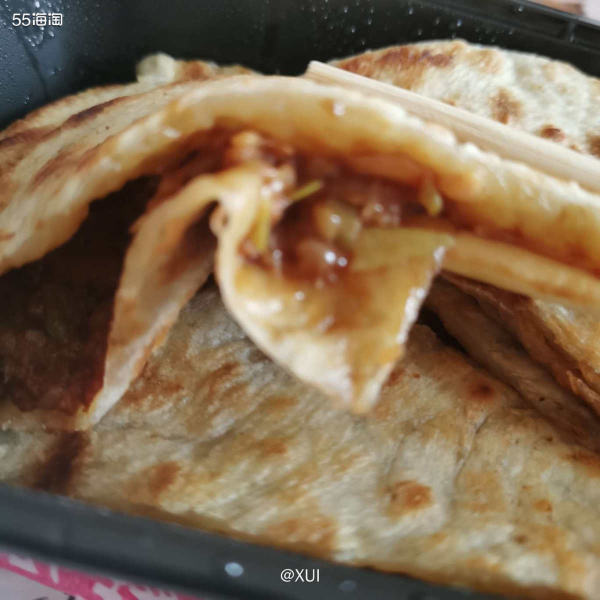 前几天外卖回购了好吃的烧饼，这次换了一个味道试试牛肉大葱的，