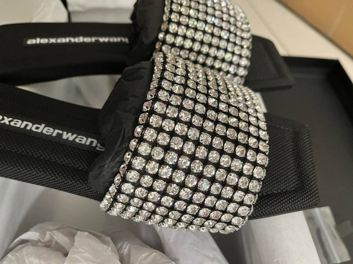 大王水钻拖鞋亮闪闪，超百搭！ 购入平台：发发奇 返利：首单1