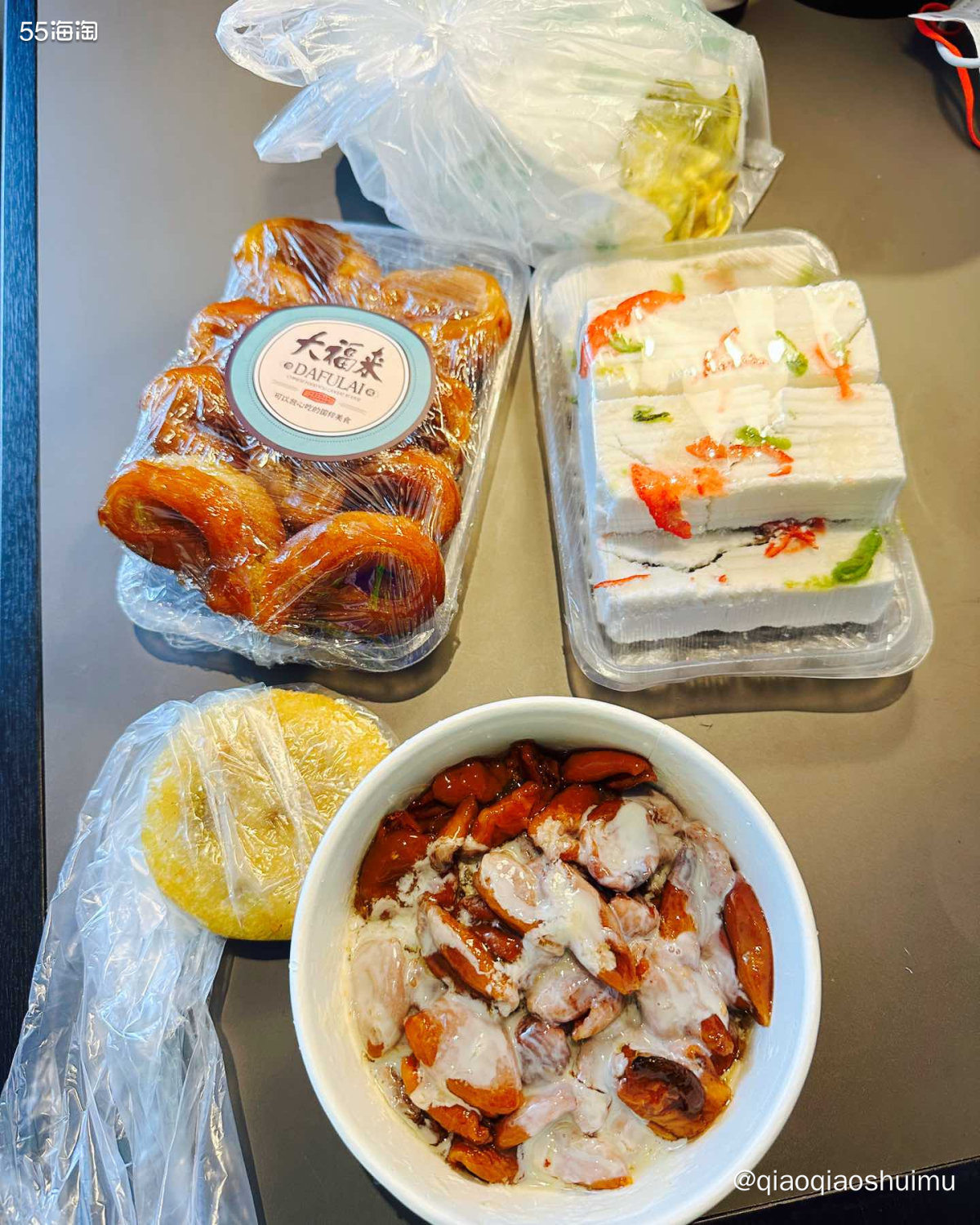 这几天的日子就是：睡到日上三竿吃午饭，中午点个小吃外卖垫吧垫