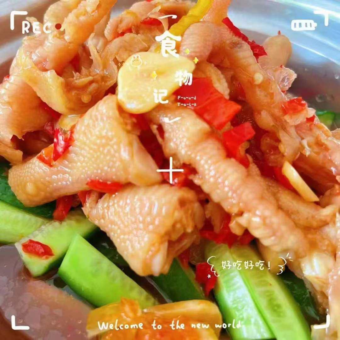 最近这段时间队友对买吃的超级执着，家里面好多吃的都是队友买的