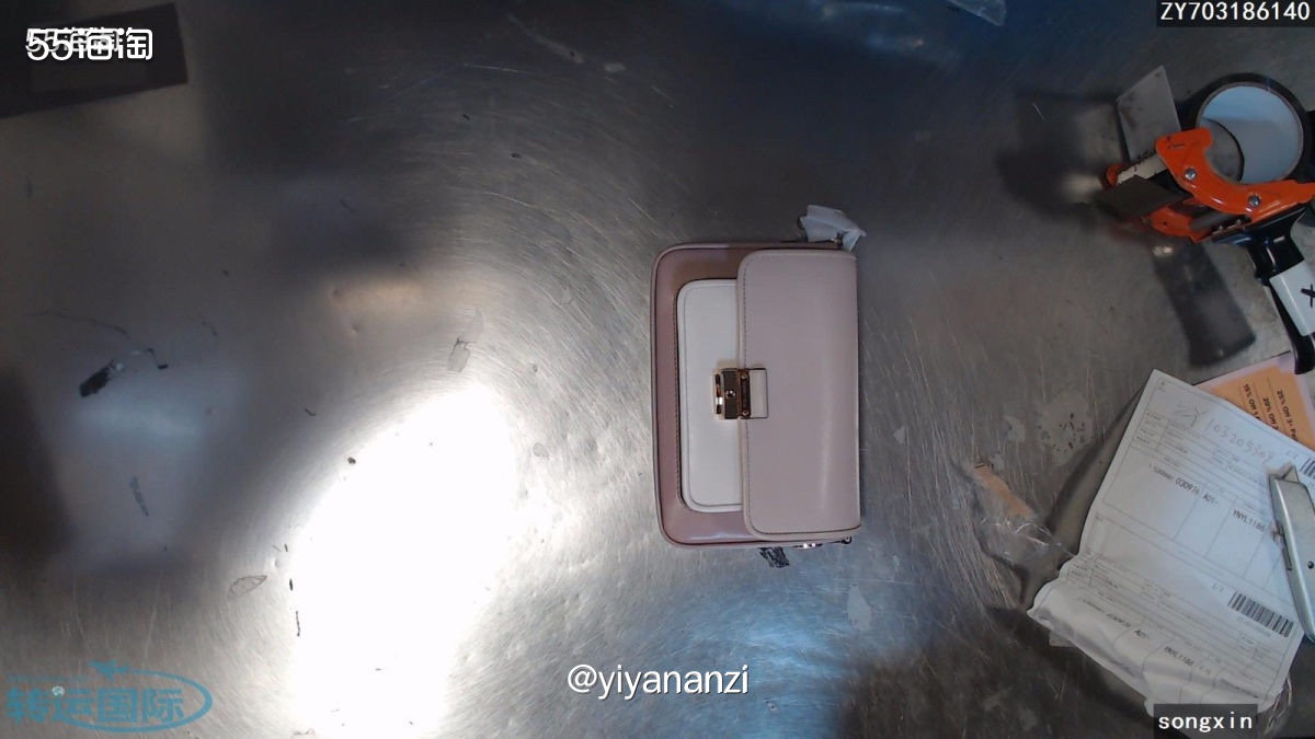 🌺正好最近转运国际邮了化妆品跟包包。选这的非即发和即发。（