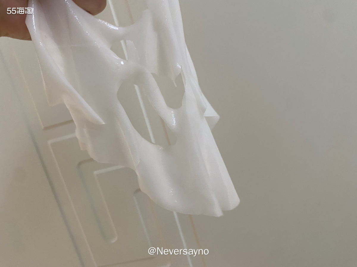 🖤兰蔻小黑瓶面膜肤感比较舒服，但是感觉和欧莱雅差不多  ▪