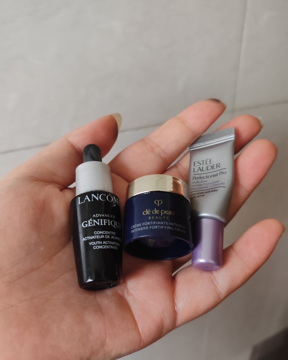 这也是新出来的空瓶，小样总是用的比较快的，毕竟小样小样量就没