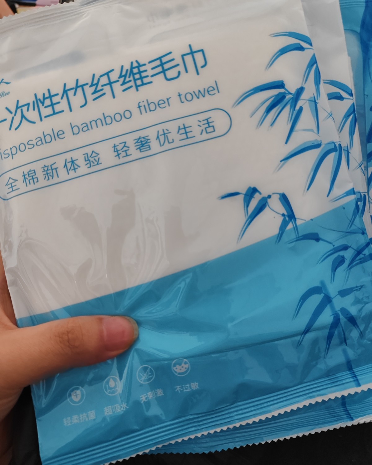本来以为是一次性的浴巾，然后就买了，最后到货我才发现，这么薄