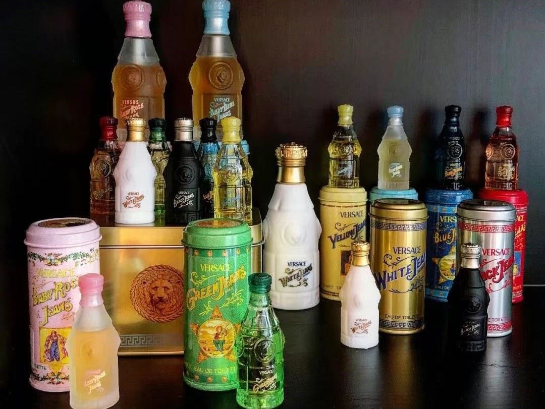 范思哲可乐香水属于他家的经典之作了，从1994年开始就退出的