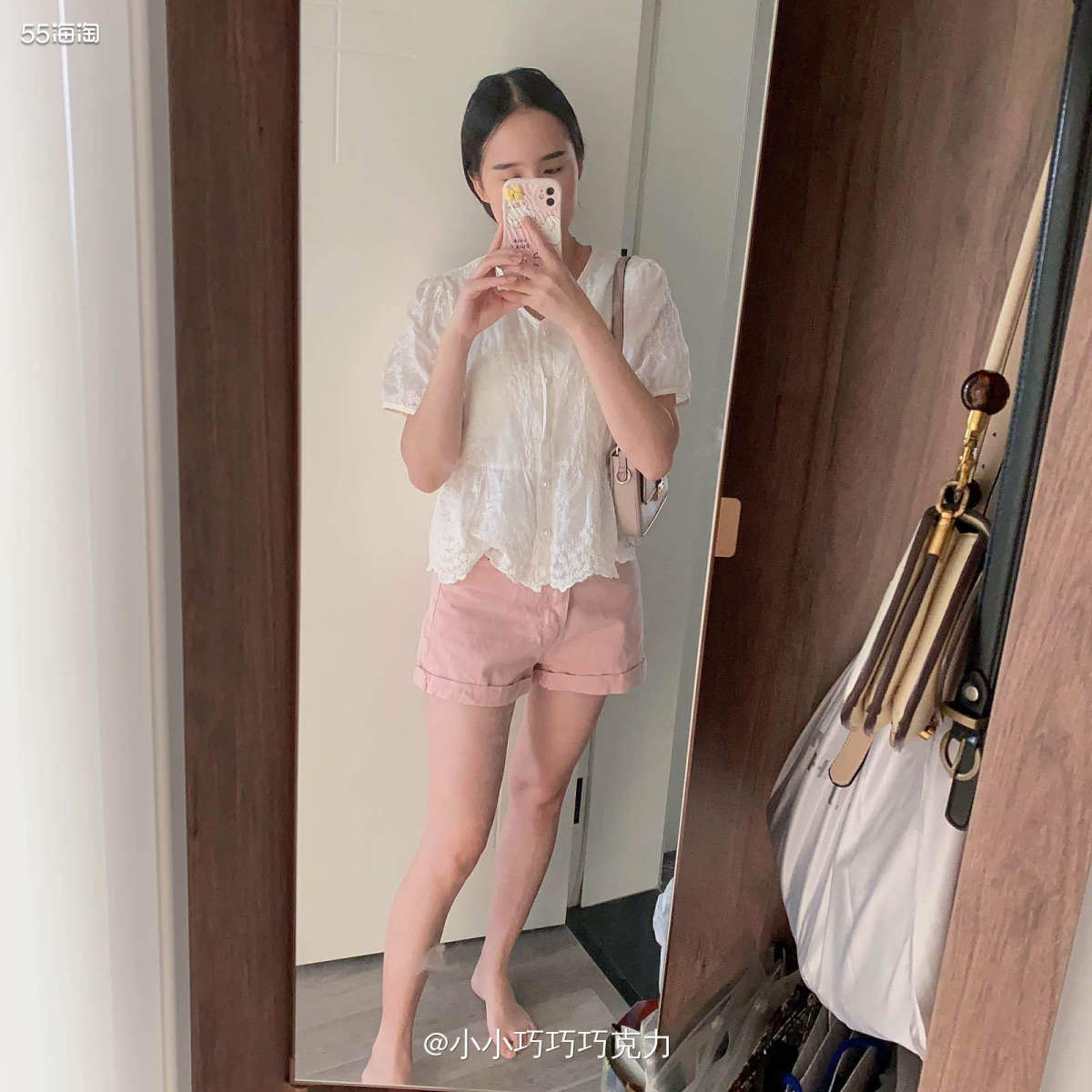 夏天我的衣服其实都是花花绿绿的色系，我不喜欢很沉闷的颜色，尽