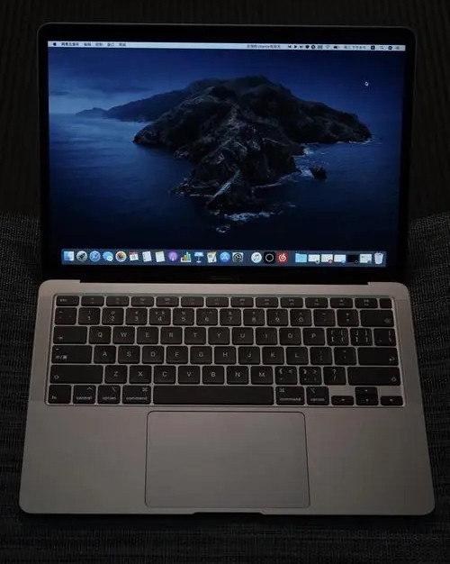 MacBook的触控板可以实现很多操作，能帮助我们更好的使用
