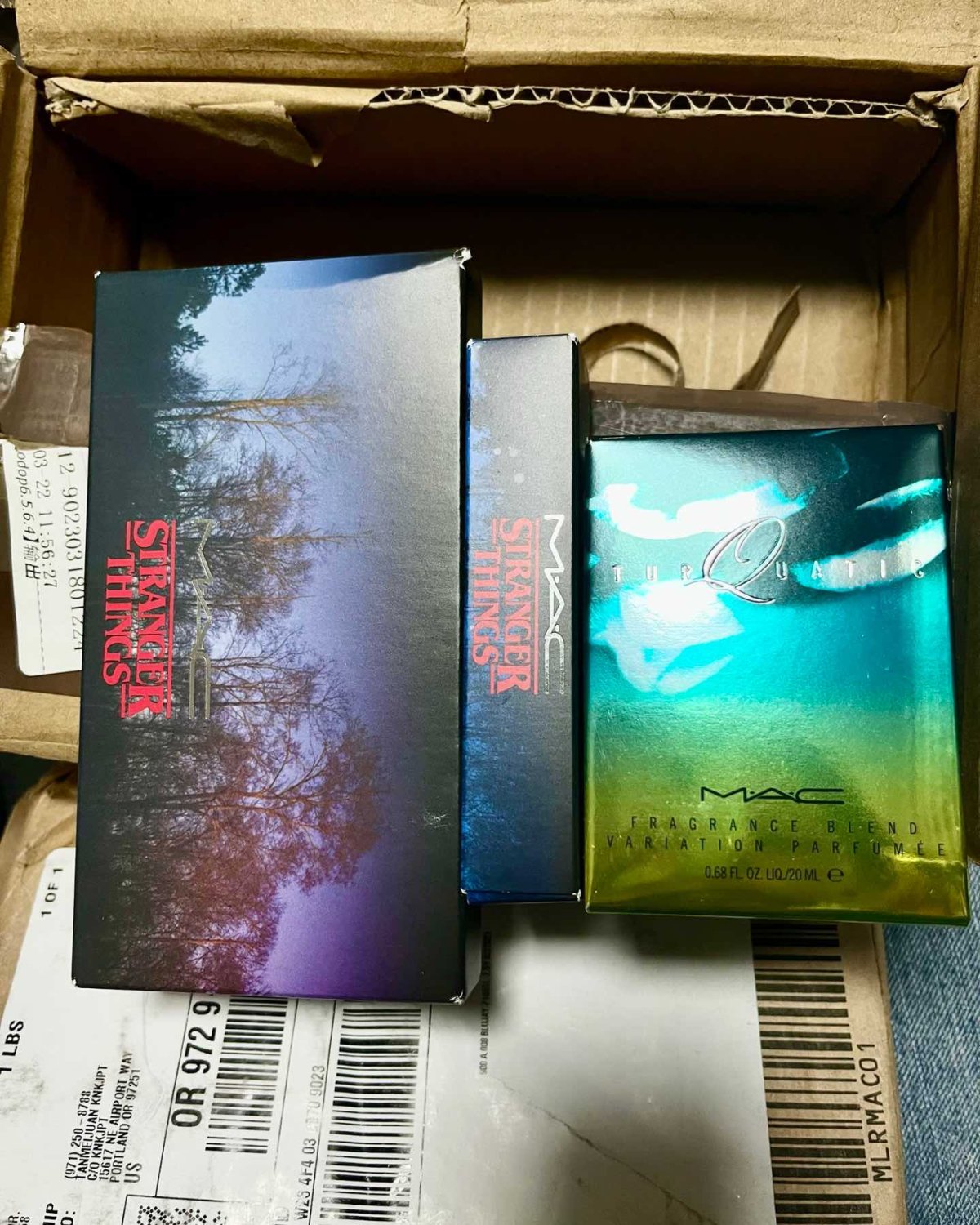 怪奇物语系列入啦唇釉和眼影，和大家分享一下子，腮红也有入，不