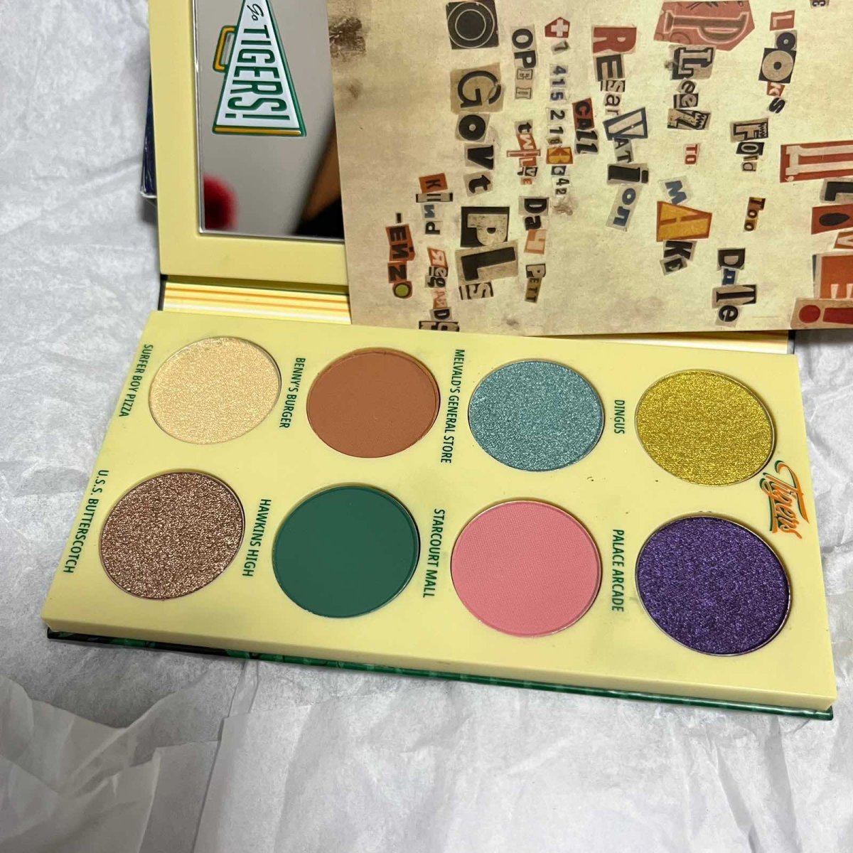 怪奇物语系列入啦唇釉和眼影，和大家分享一下子，腮红也有入，不