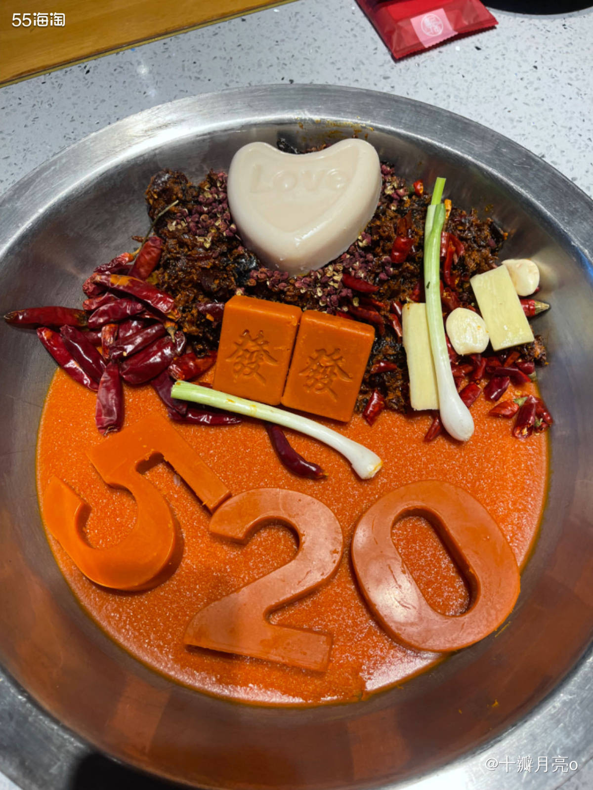 突然想吃火锅，赶紧周末约上盆友来搓一顿。 吃个火锅儿，也是爱