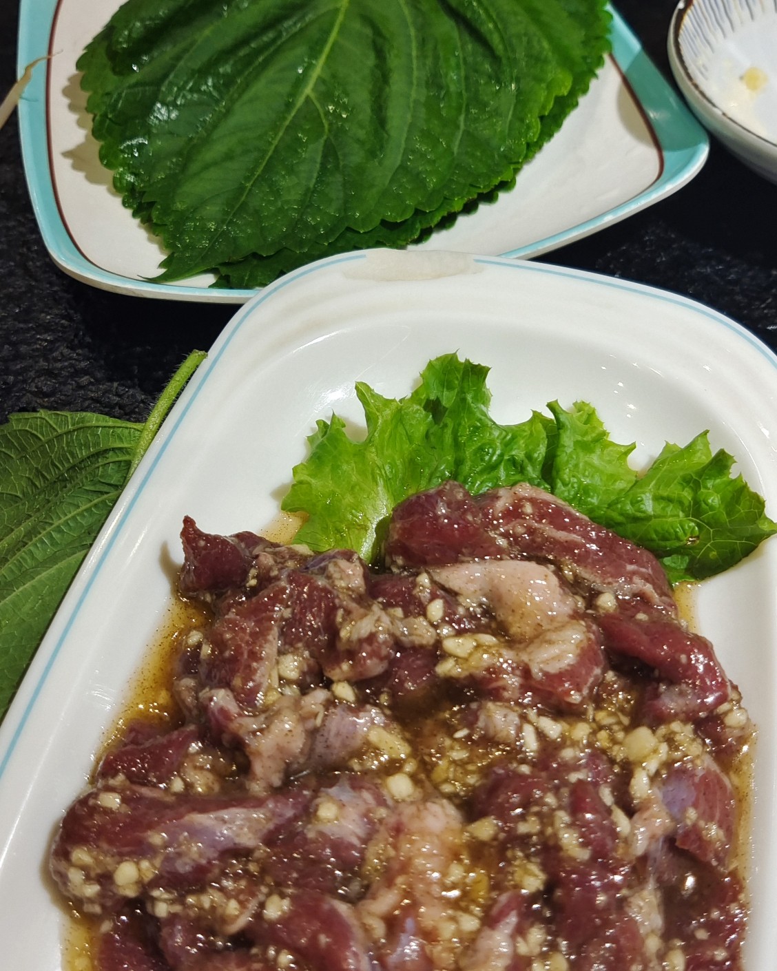 青岛和女儿一起吃了一顿烤肉，肉有点偏肥，服务没有上海好，我真