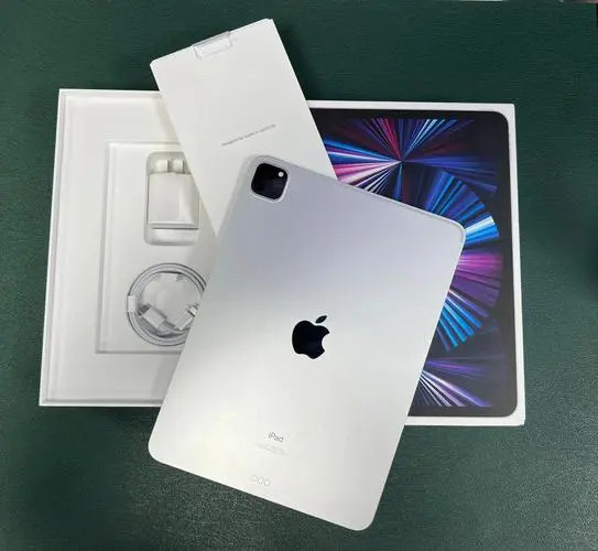 暑假里小朋友出去疯跑就是在家，偶尔还需要用iPad做作业，我