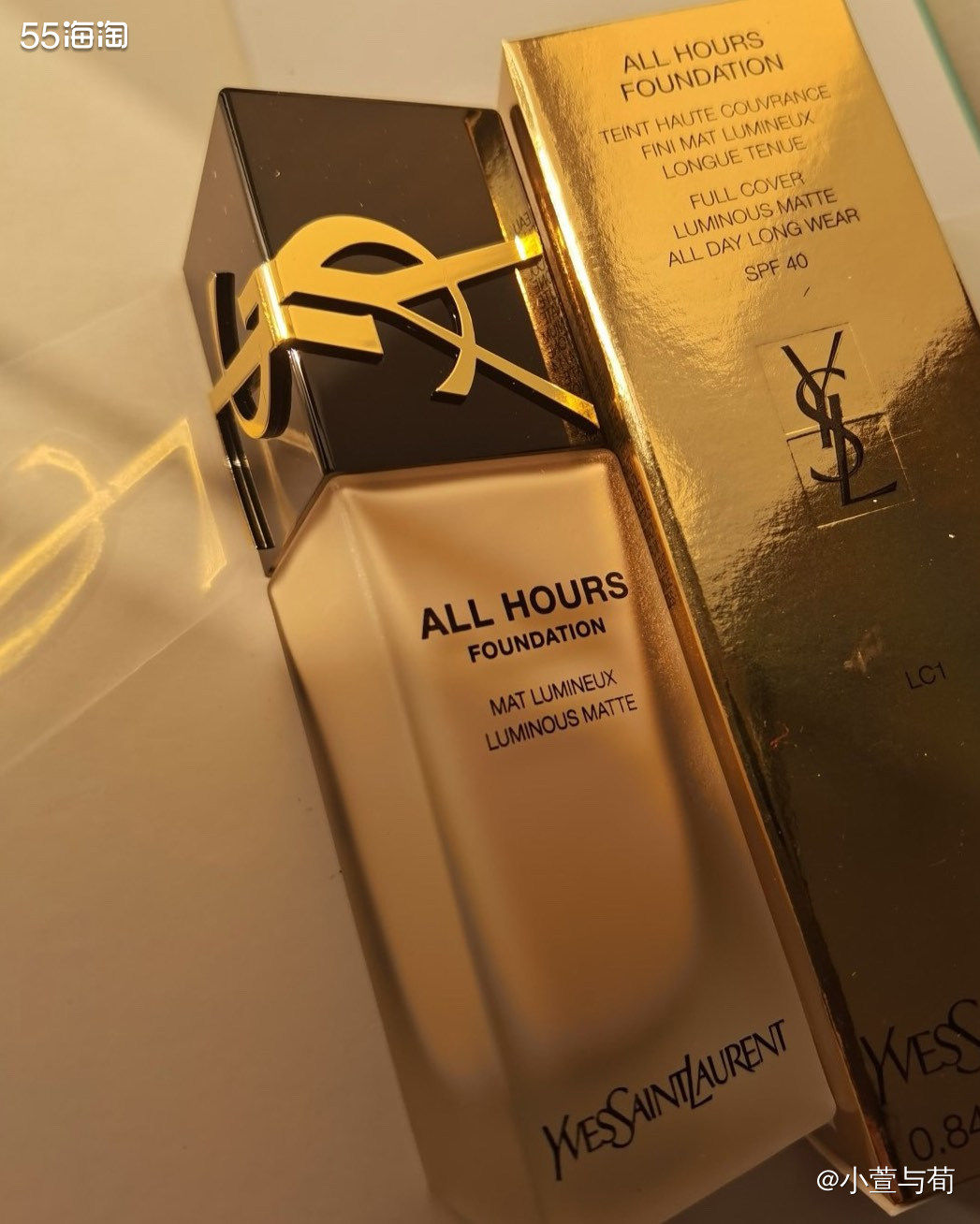 据说这款粉底液很霸道，入两瓶试试。 随单凑了个美妆蛋拿50刀